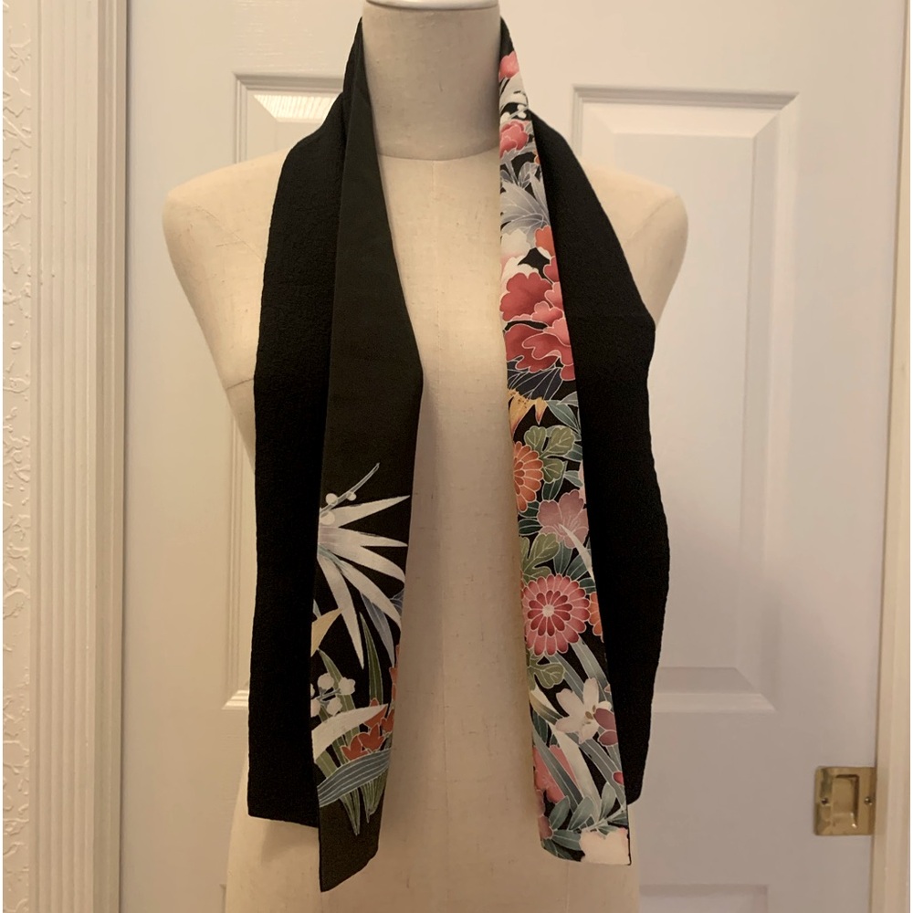 Asian motif, accessory